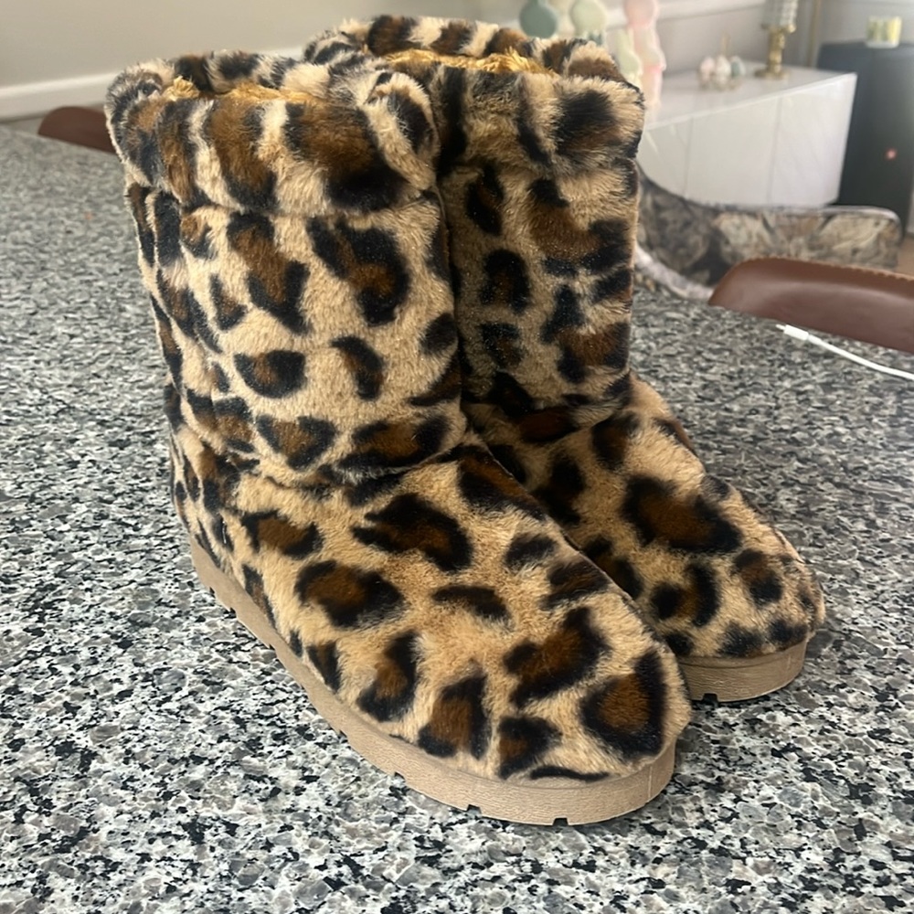 Bamboo Fur Leopard Boots